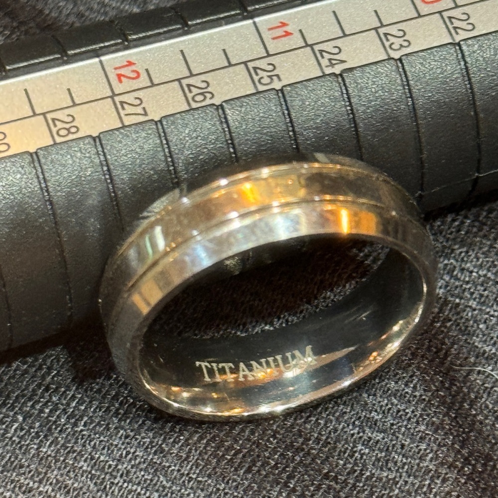 TITANIUM Ring Sz 10 Jewelry Shiny Men’s UNISEX Sz 10 Wedding Engage Make Offer - Picture 3 of 9